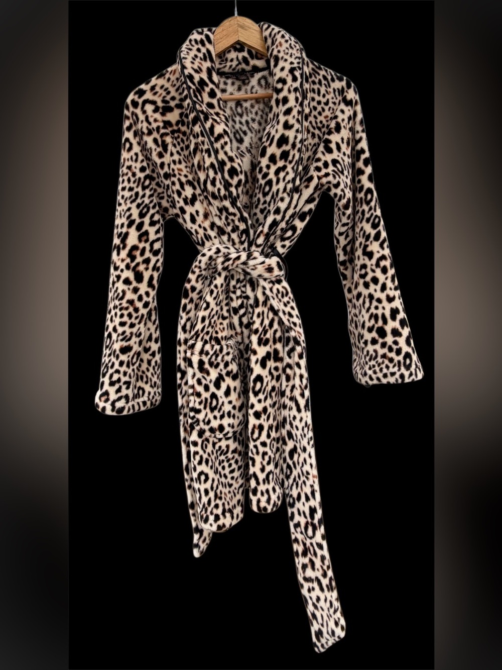 Victoria’s Secret Sz XS Bathrobe Leopard Animal Print Robe Warm Pockets Pajamas